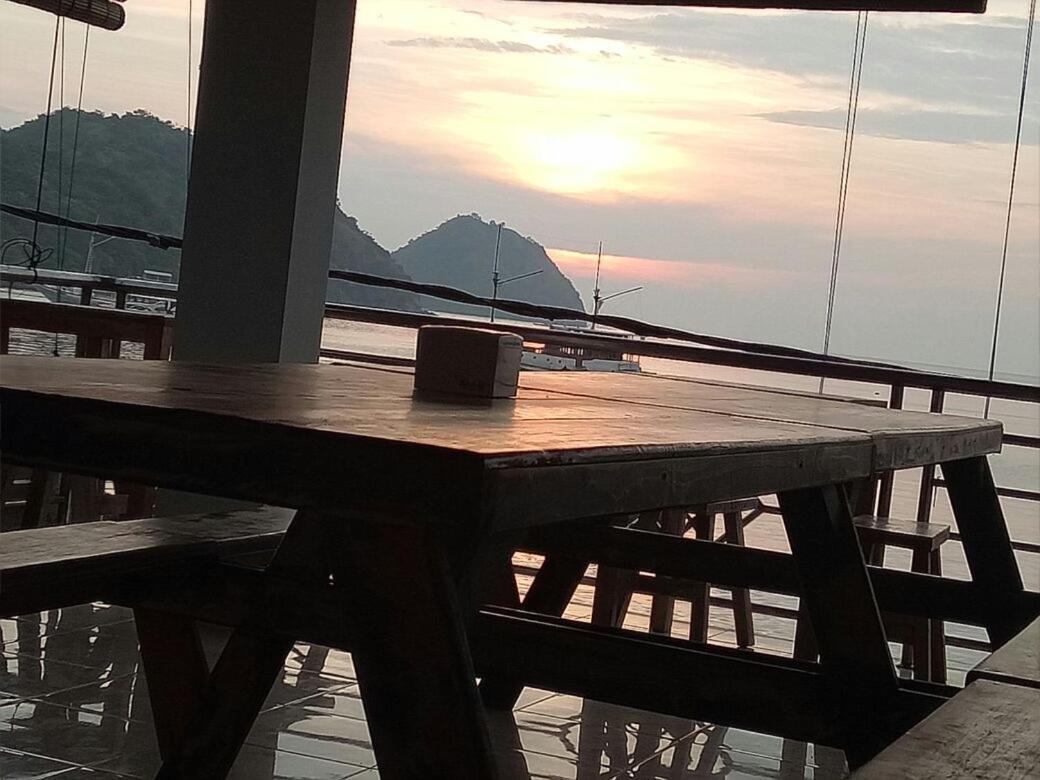 Bajo Sunset Hostel Labuan Bajo Ngoại thất bức ảnh