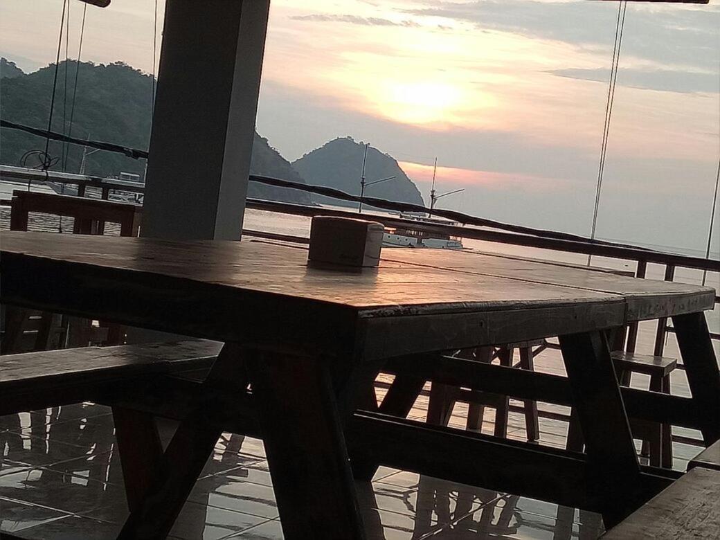 Bajo Sunset Hostel Labuan Bajo Ngoại thất bức ảnh
