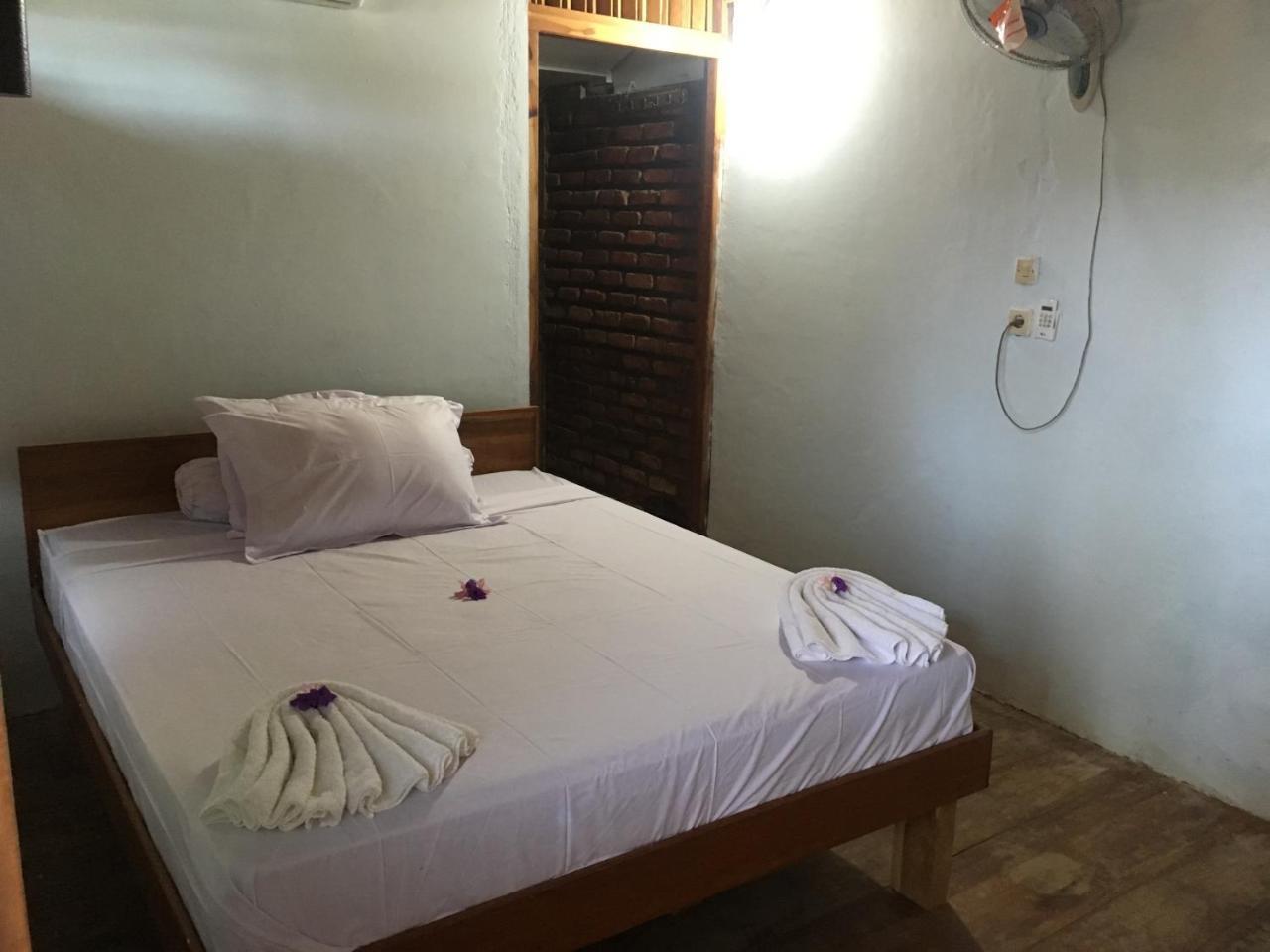 Bajo Sunset Hostel Labuan Bajo Ngoại thất bức ảnh
