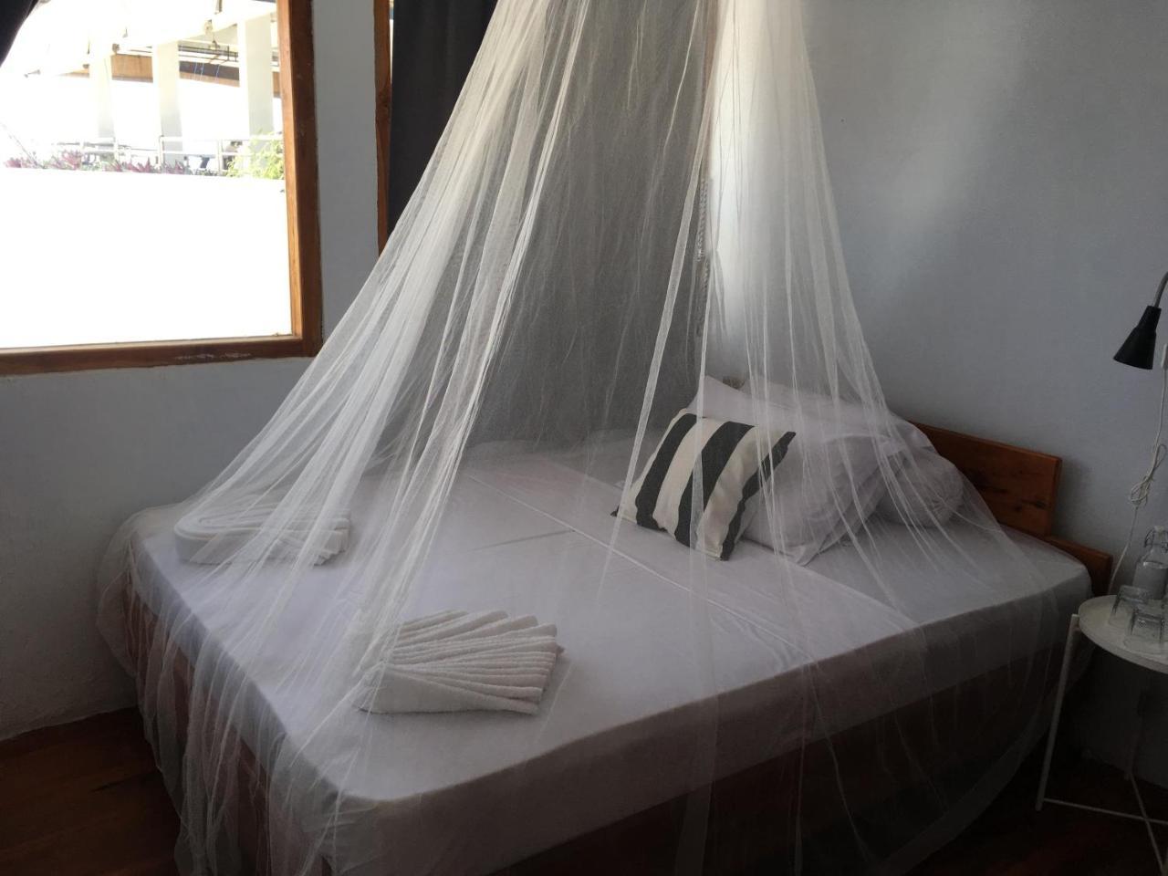 Bajo Sunset Hostel Labuan Bajo Ngoại thất bức ảnh
